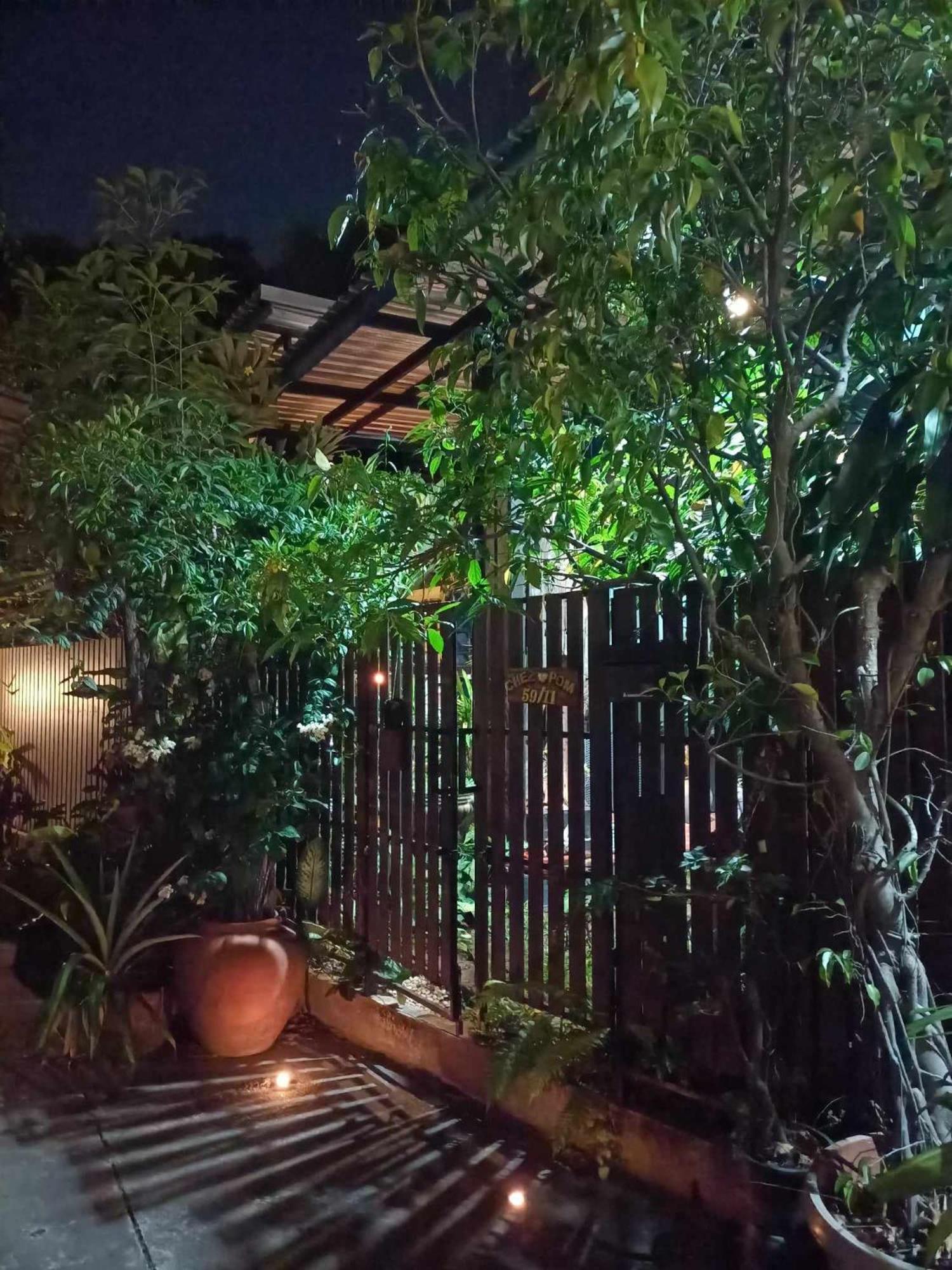 Hotel Chez Pom Chiang Mai Esterno foto
